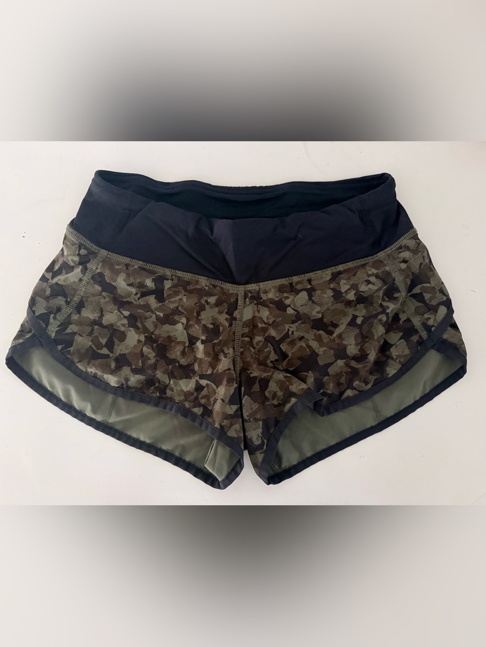 Lululemon Run Speed Shorts - Green Camo